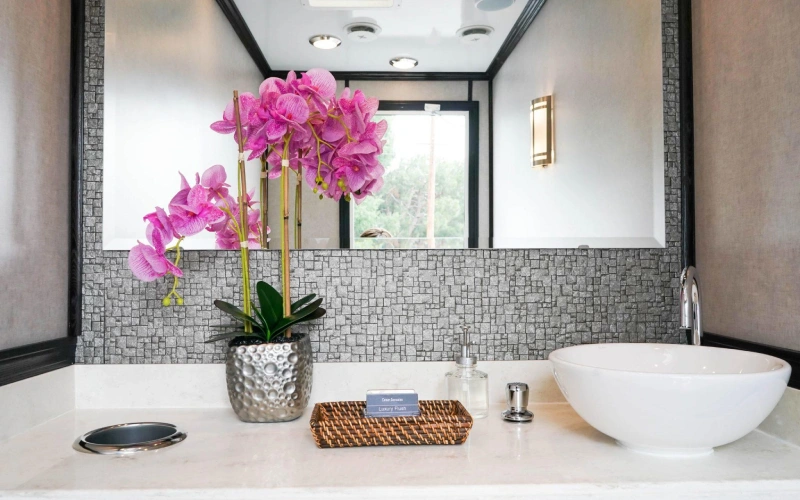 portable bathroom rental